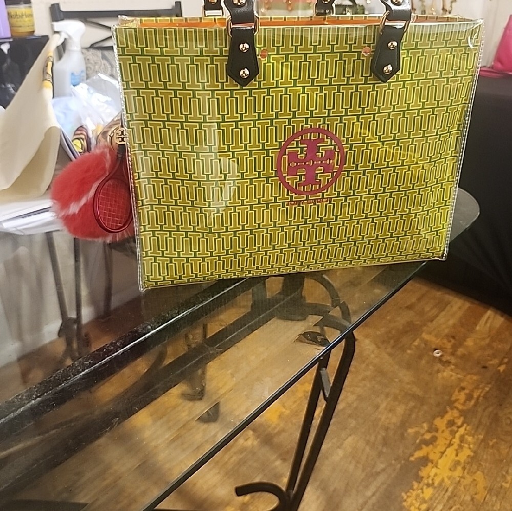 Tory Burch Lime Green Tote In PVC Plastic With Purse Charm - Picture 2 of 4